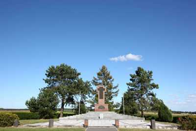 Monument aux volontaires polonais - Neuville-Saint-Vaast / Samuel Dhote