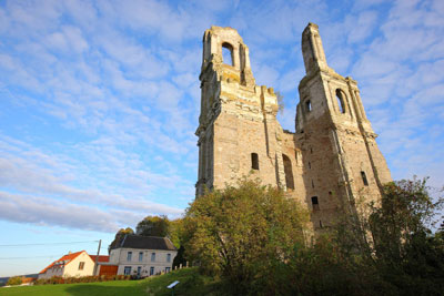 Ruines des tours de l'abbaye de Mont-Saint-Eloi / Samuel Dhote