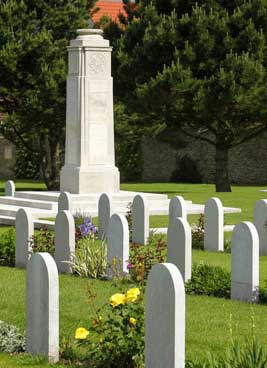 Meerut Military Cemetery - Saint-Martin-les-Boulogne / Anne-Sophie Flament