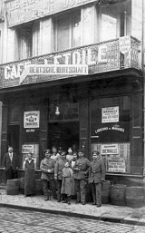 Café réquisitionné pour les soldats allemandes rue Nationale à Lille