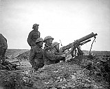 Soldats britanniques du Machine Gun Corps assurant la défense anti-aérienne lors de la bataille d'Arras (avril 1917)