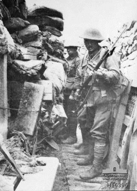 Soldiers of the 53rd Australian Battalion at the front line a few minutes before the Battle of Fromelles, 19 July 1916 /